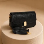 کیف دوشی/کراس‌بادی زنانه چرم طبیعی (طرح لیزارد - رنگ مشکی)